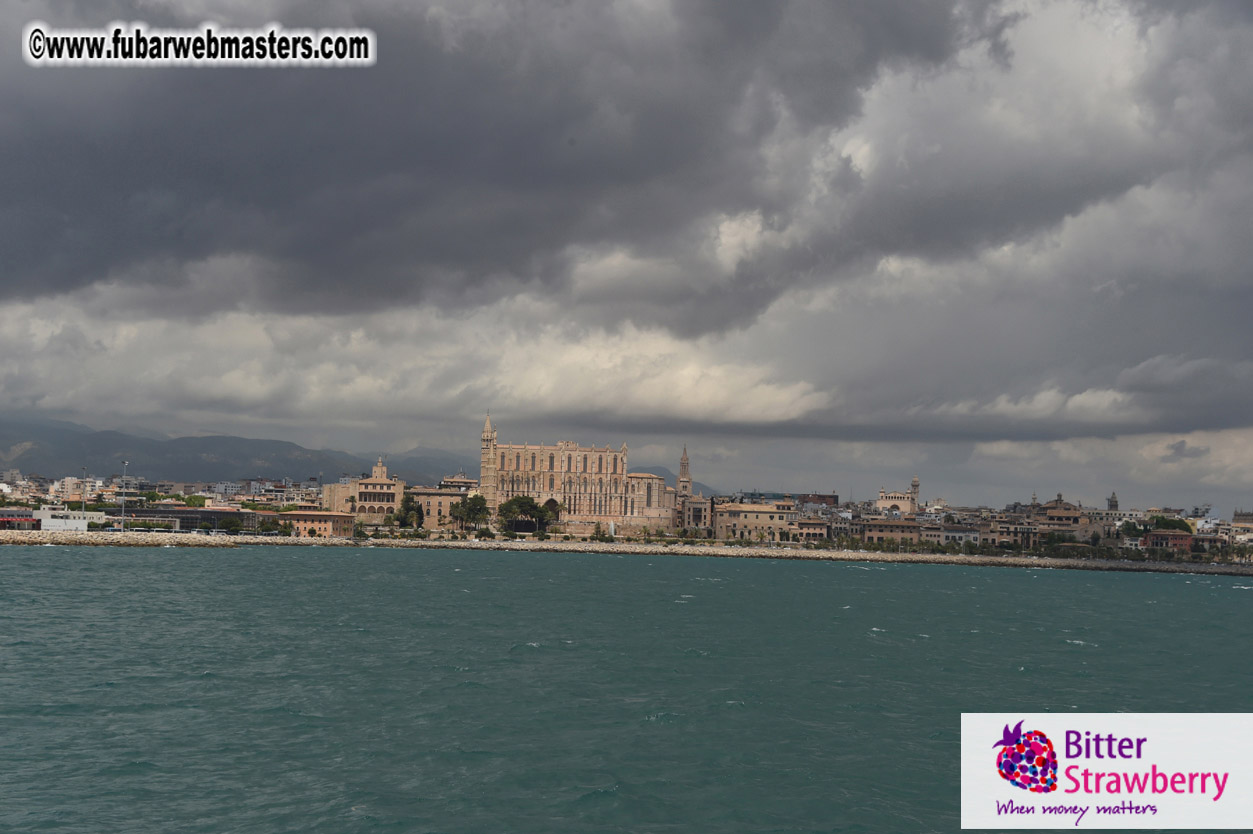 Boat trip with cool drinks & hot girls