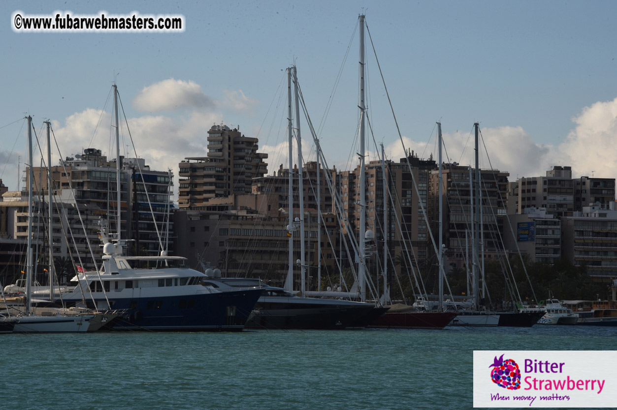 Boat trip with cool drinks & hot girls