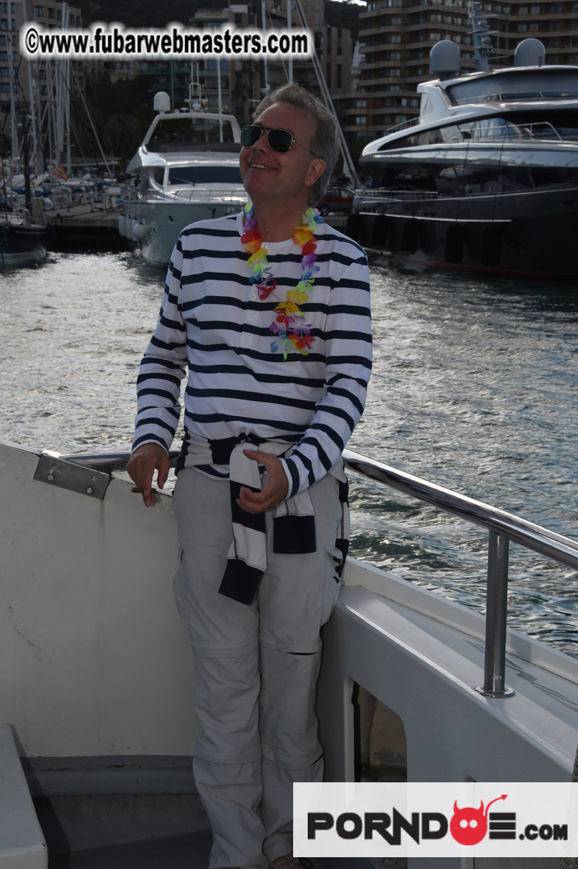 Boat trip with cool drinks & hot girls