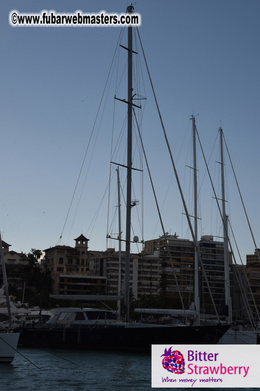 Boat trip with cool drinks & hot girls
