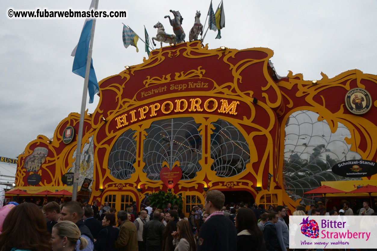 Beer tent seating in the legendary Hofbr?ñu Festze