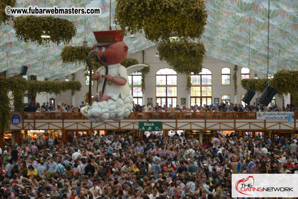 Beer tent seating in the legendary Hofbr?ñu Festze