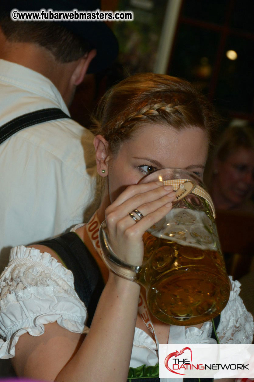 Beer tent seating in the legendary Hofbr?ñu Festze