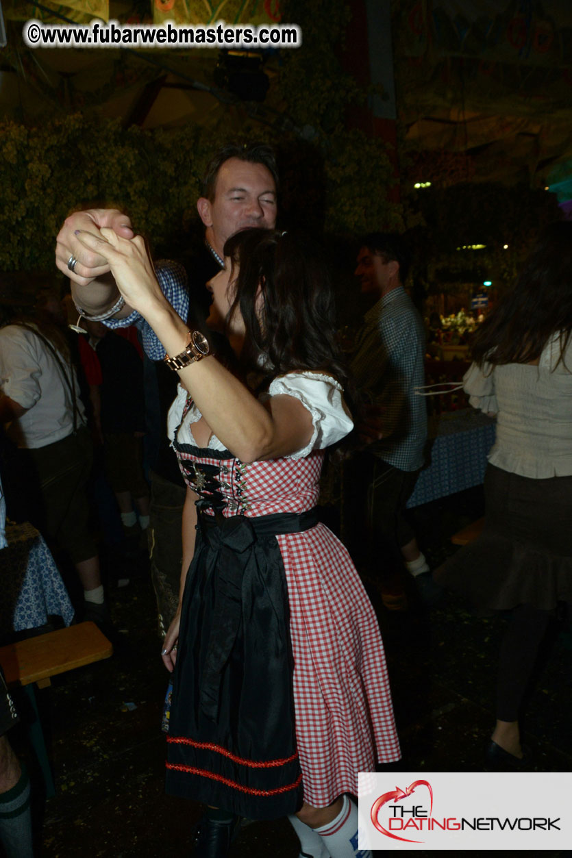 Beer tent seating in the legendary Hofbr?ñu Festze