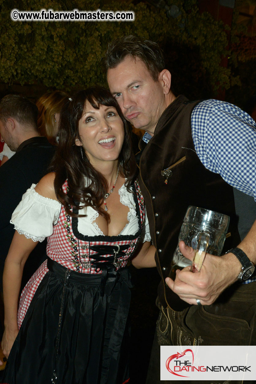 Beer tent seating in the legendary Hofbr?ñu Festze