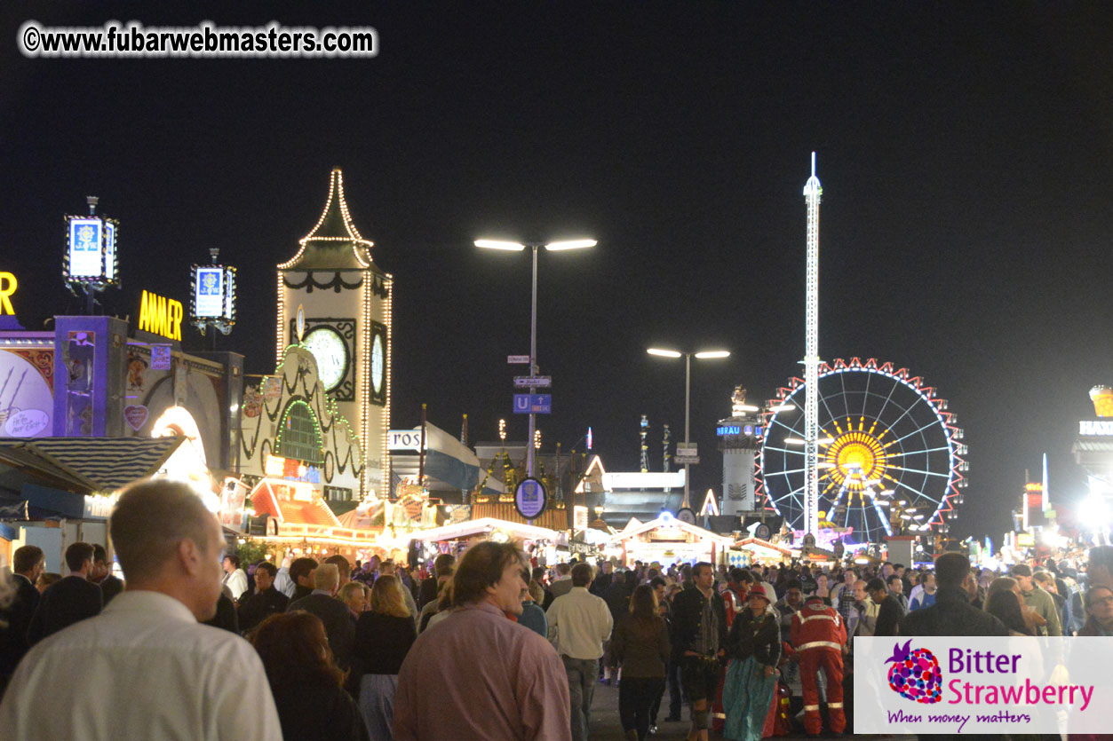 Beer tent seating in the legendary Hofbr?ñu Festze