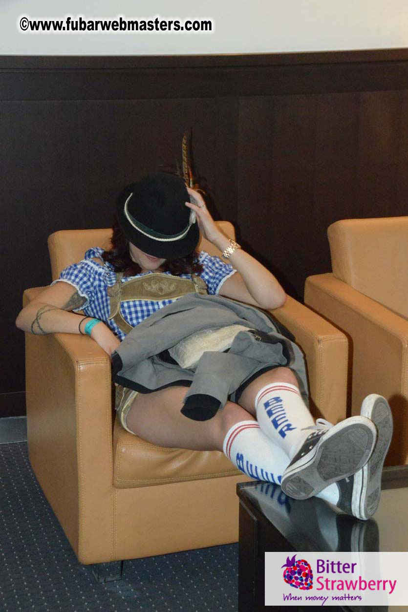 Seating in the legendary beer tent Zur Bratwurst