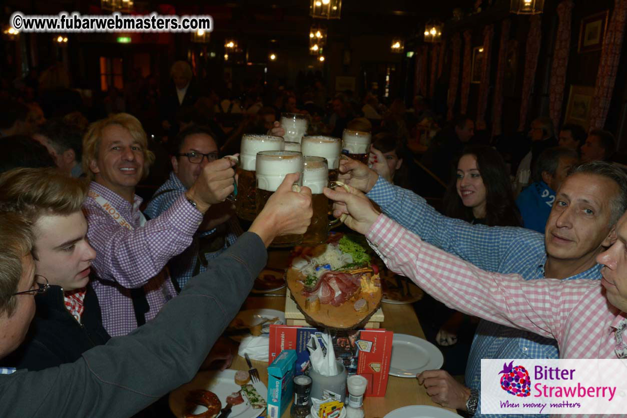 Seating in the legendary beer tent Zur Bratwurst