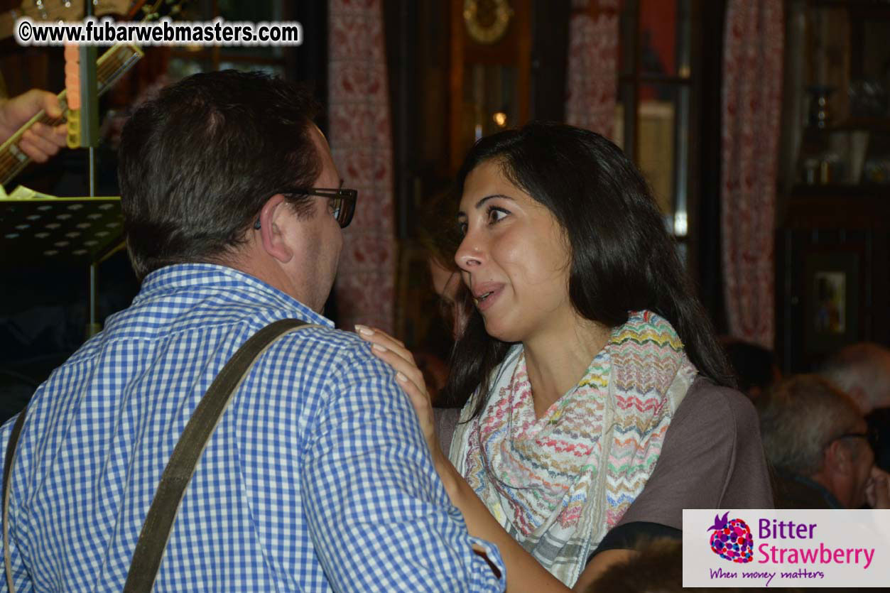Seating in the legendary beer tent Zur Bratwurst