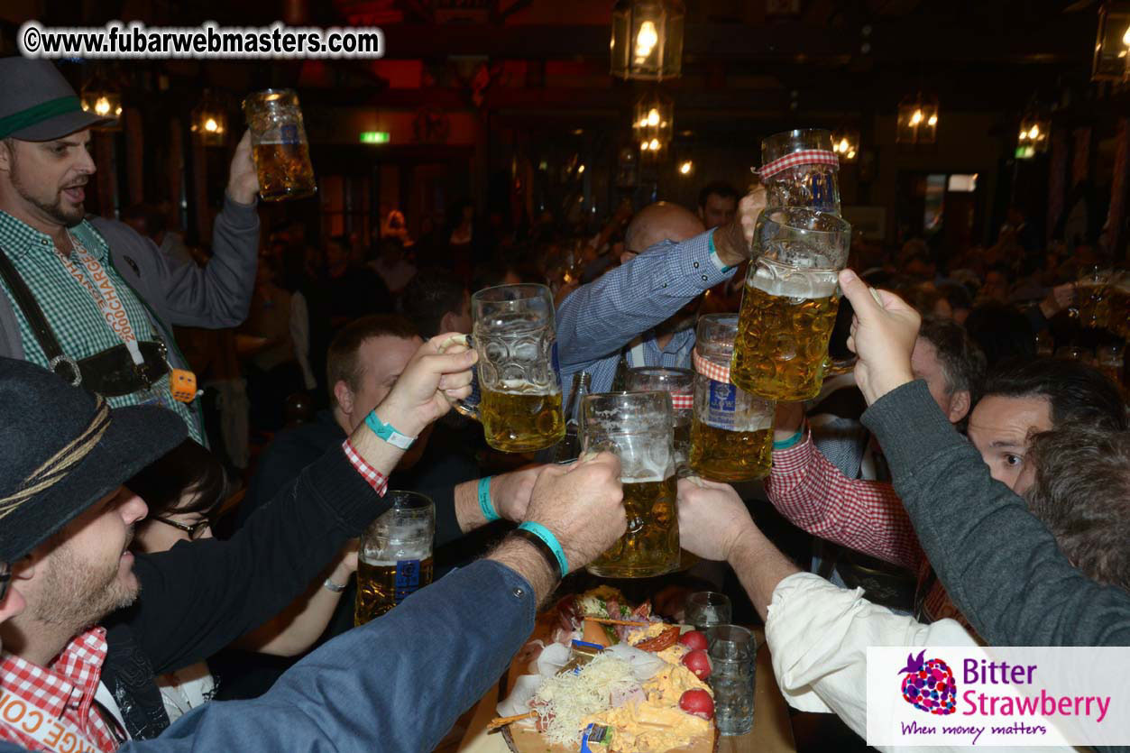 Seating in the legendary beer tent Zur Bratwurst
