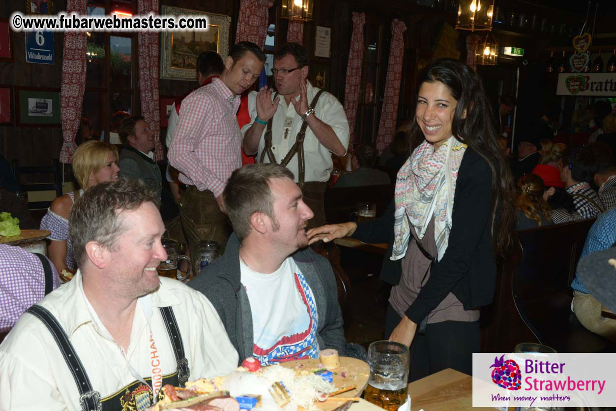 Seating in the legendary beer tent Zur Bratwurst