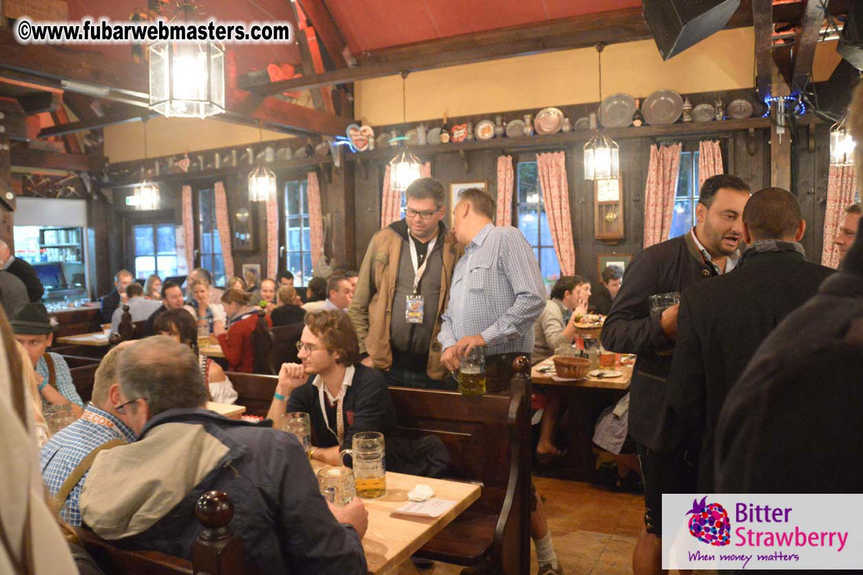 Seating in the legendary beer tent Zur Bratwurst