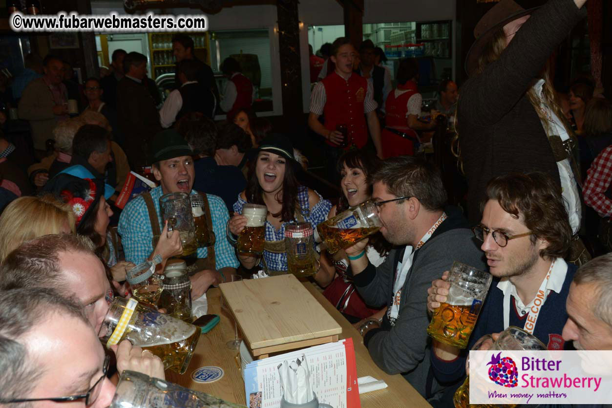Seating in the legendary beer tent Zur Bratwurst
