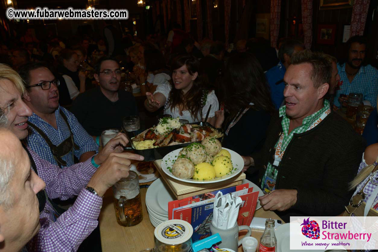 Seating in the legendary beer tent Zur Bratwurst