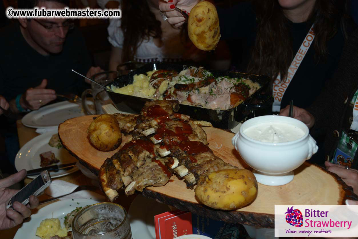 Seating in the legendary beer tent Zur Bratwurst