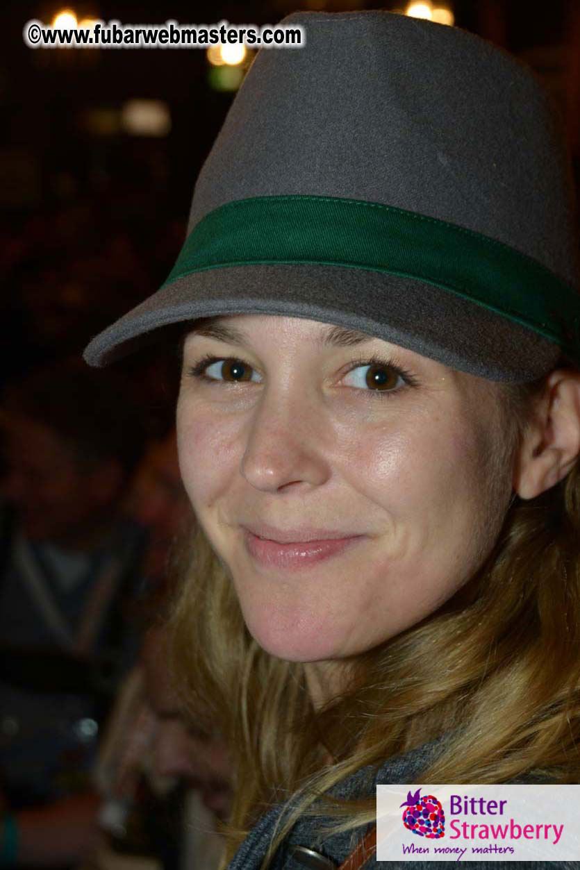 Seating in the legendary beer tent Zur Bratwurst