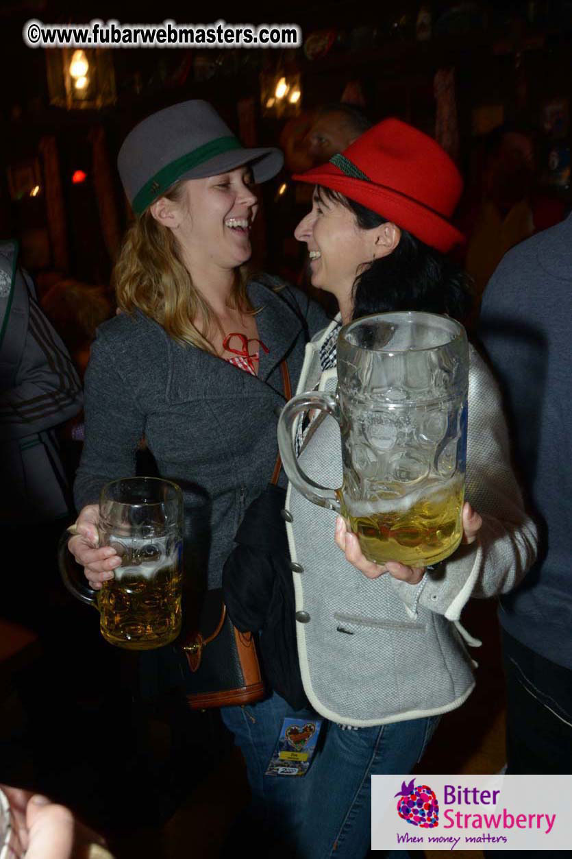 Seating in the legendary beer tent Zur Bratwurst