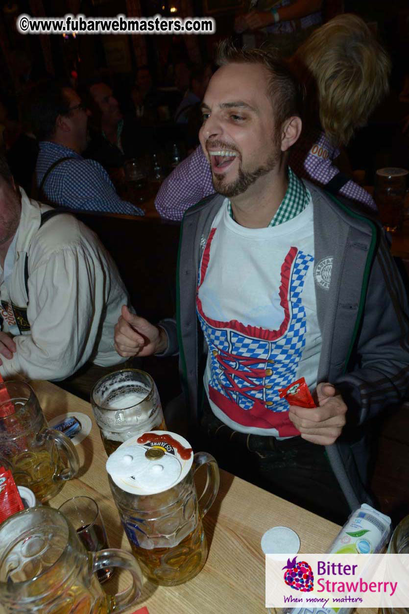 Seating in the legendary beer tent Zur Bratwurst