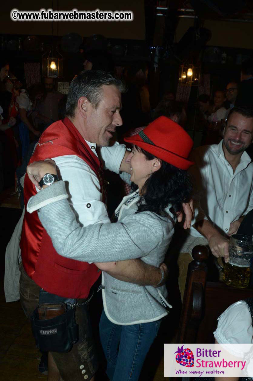 Seating in the legendary beer tent Zur Bratwurst