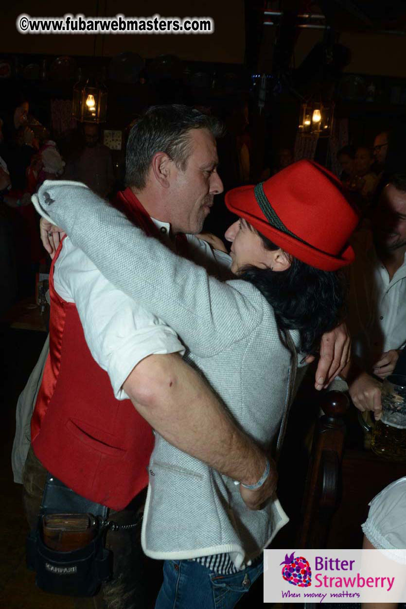 Seating in the legendary beer tent Zur Bratwurst