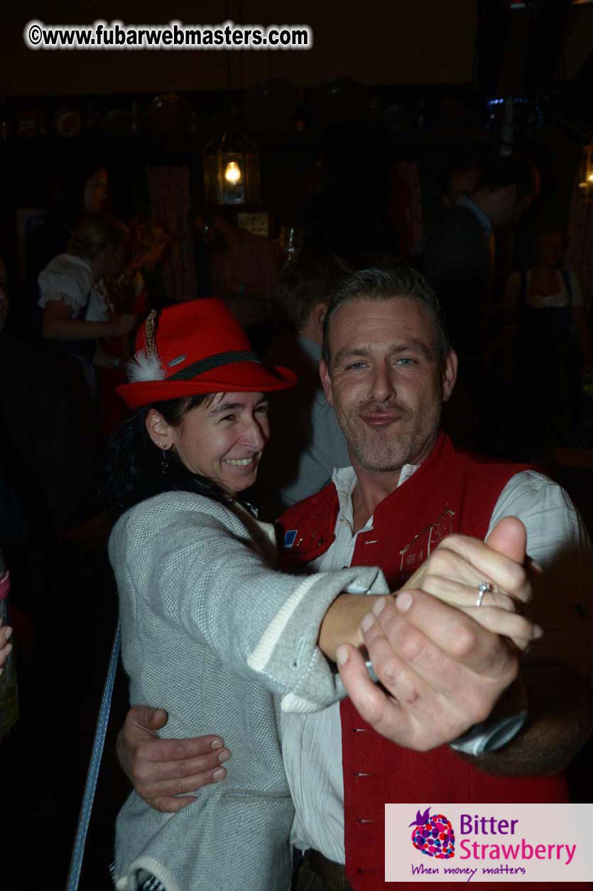 Seating in the legendary beer tent Zur Bratwurst