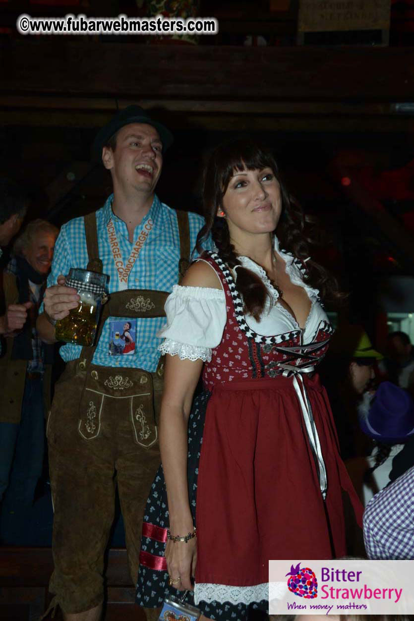 Seating in the legendary beer tent Zur Bratwurst