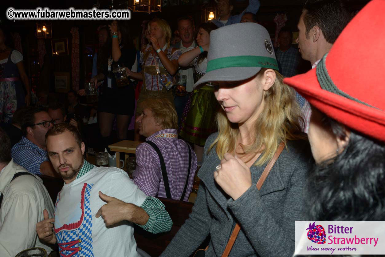 Seating in the legendary beer tent Zur Bratwurst