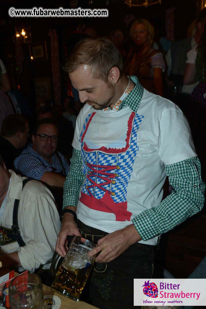 Seating in the legendary beer tent Zur Bratwurst