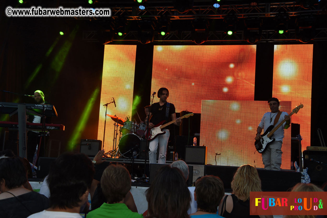 DECADES @ the Bud Light South Stage