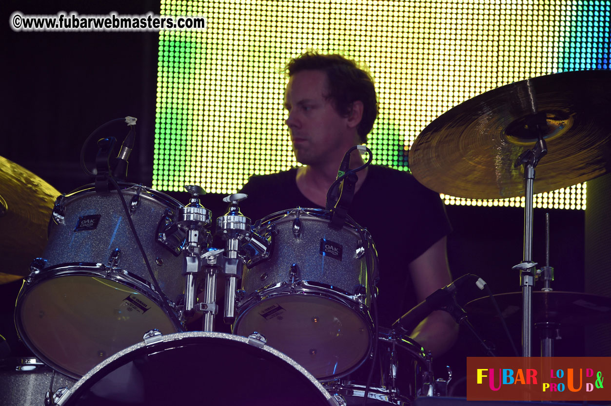 DECADES @ the Bud Light South Stage