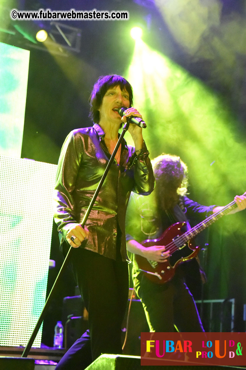 DECADES @ the Bud Light South Stage