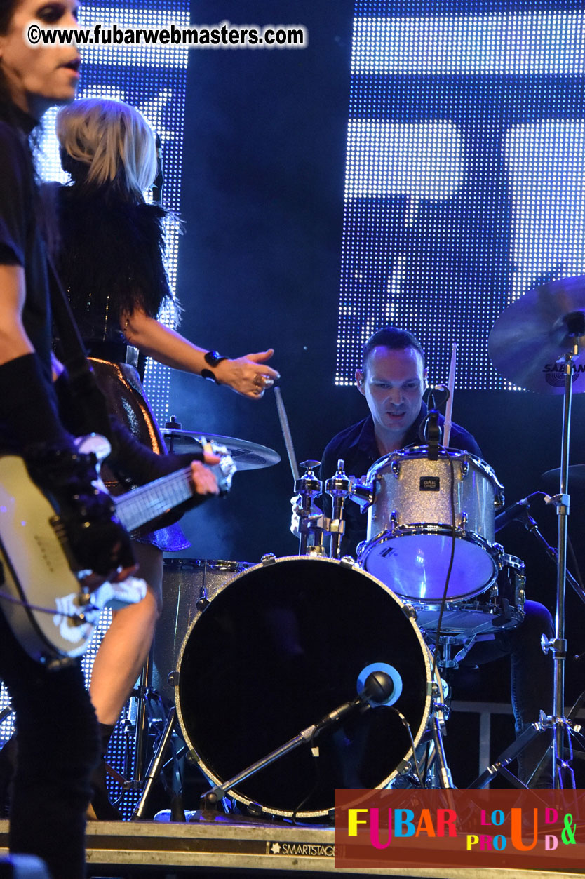 DECADES @ the Bud Light South Stage