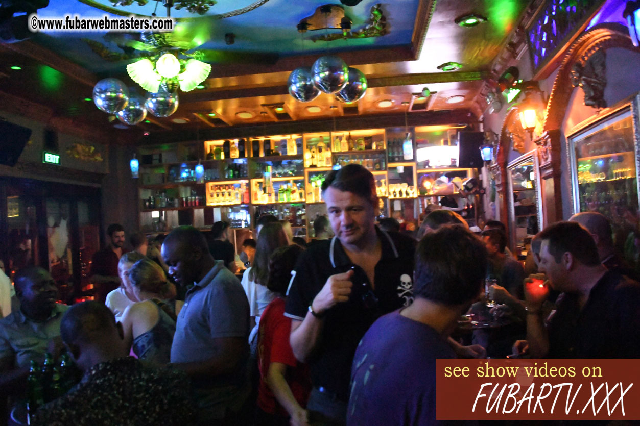 Toms Bar - beware of pickpockets