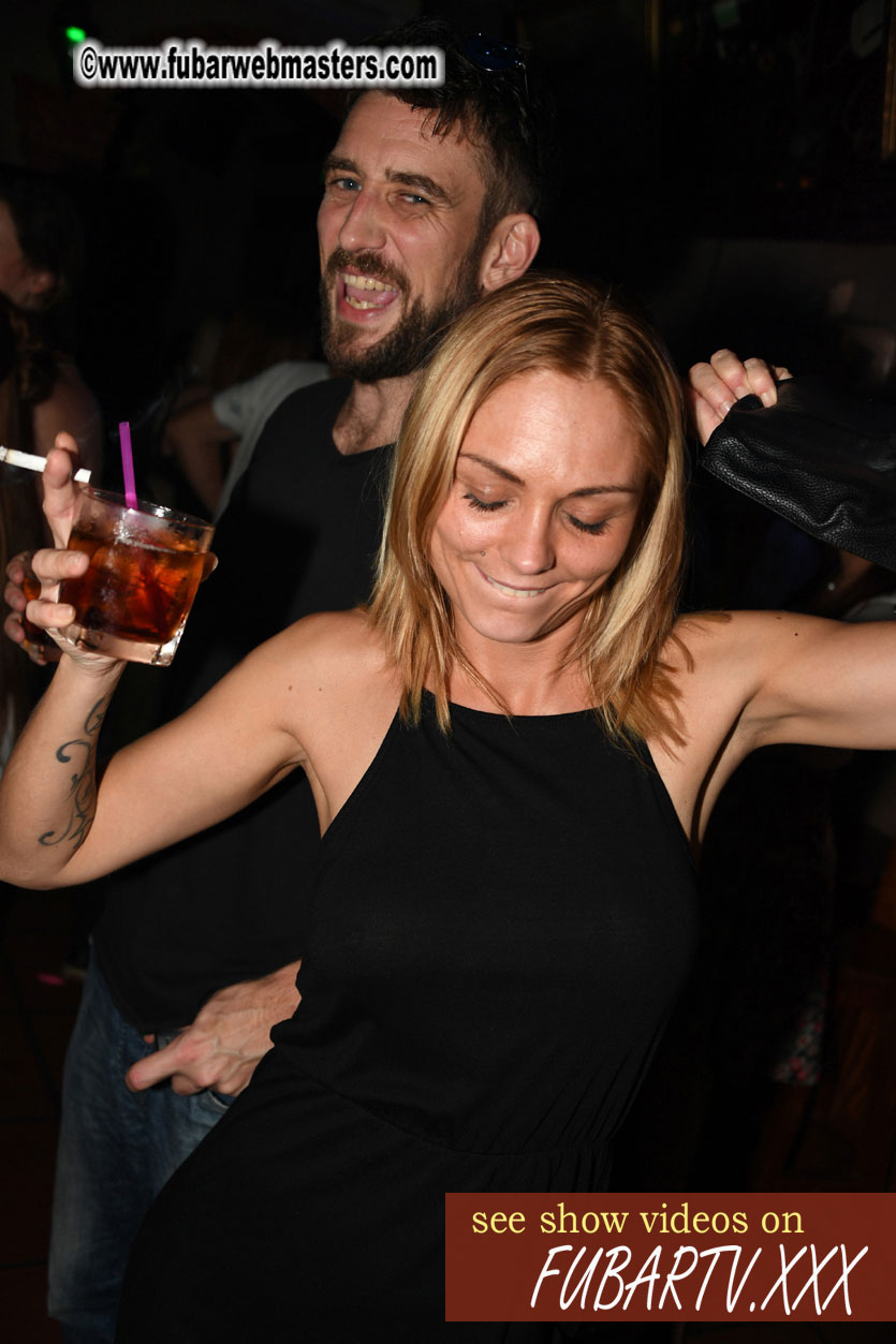 Toms Bar - beware of pickpockets