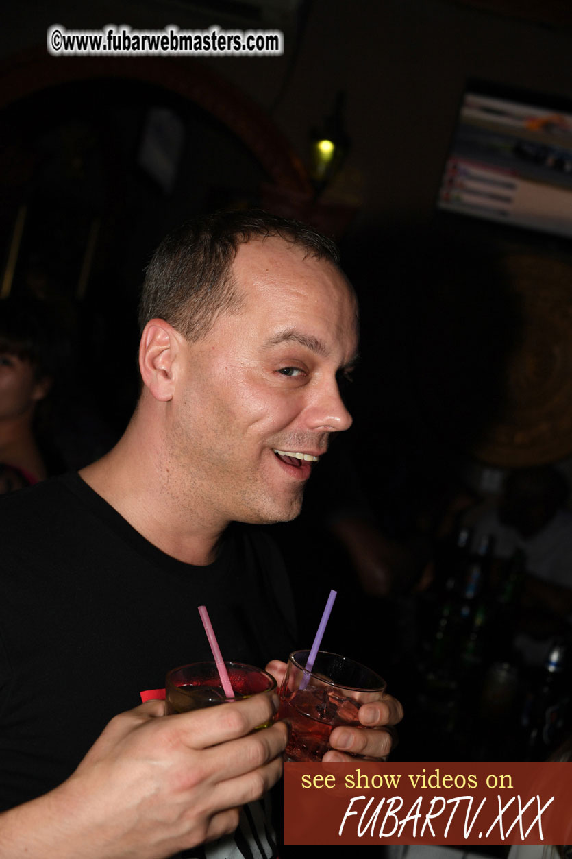 Toms Bar - beware of pickpockets