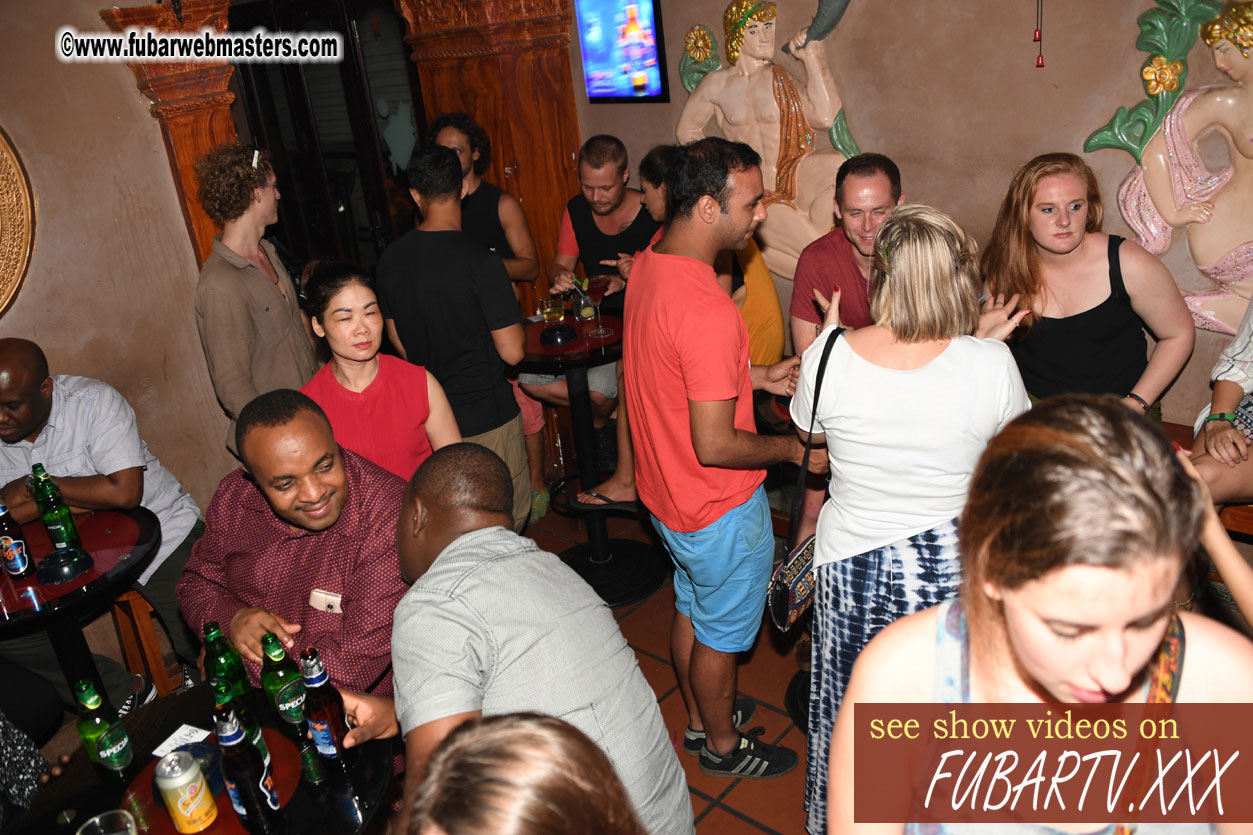 Toms Bar - beware of pickpockets