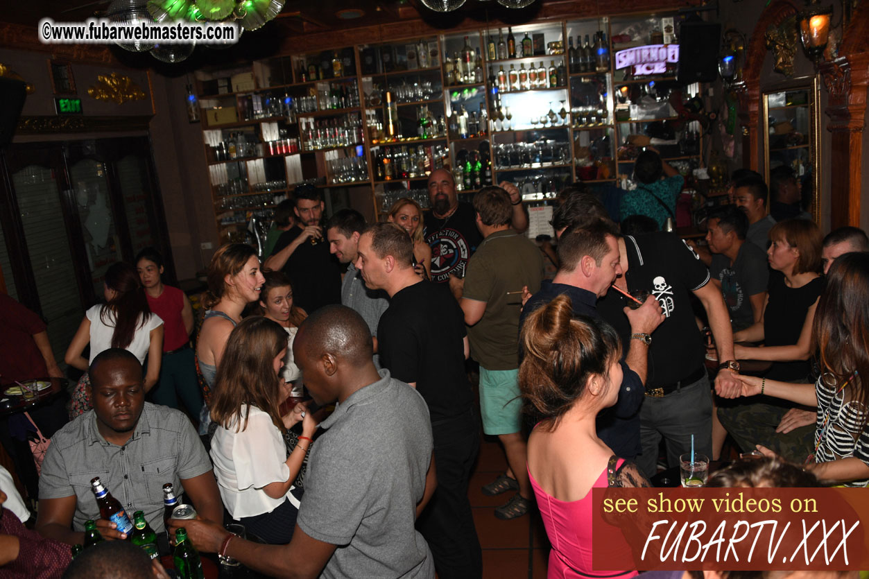 Toms Bar - beware of pickpockets