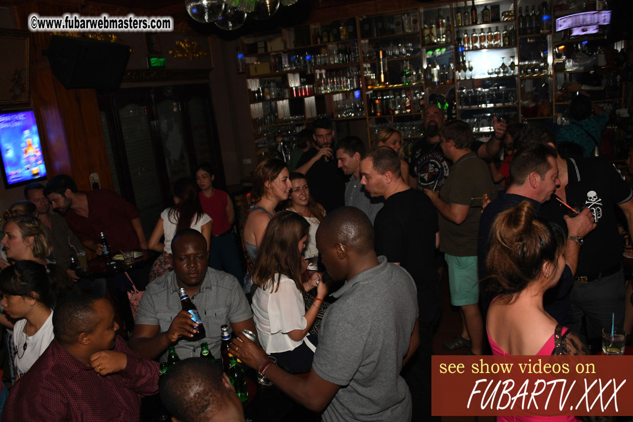 Toms Bar - beware of pickpockets