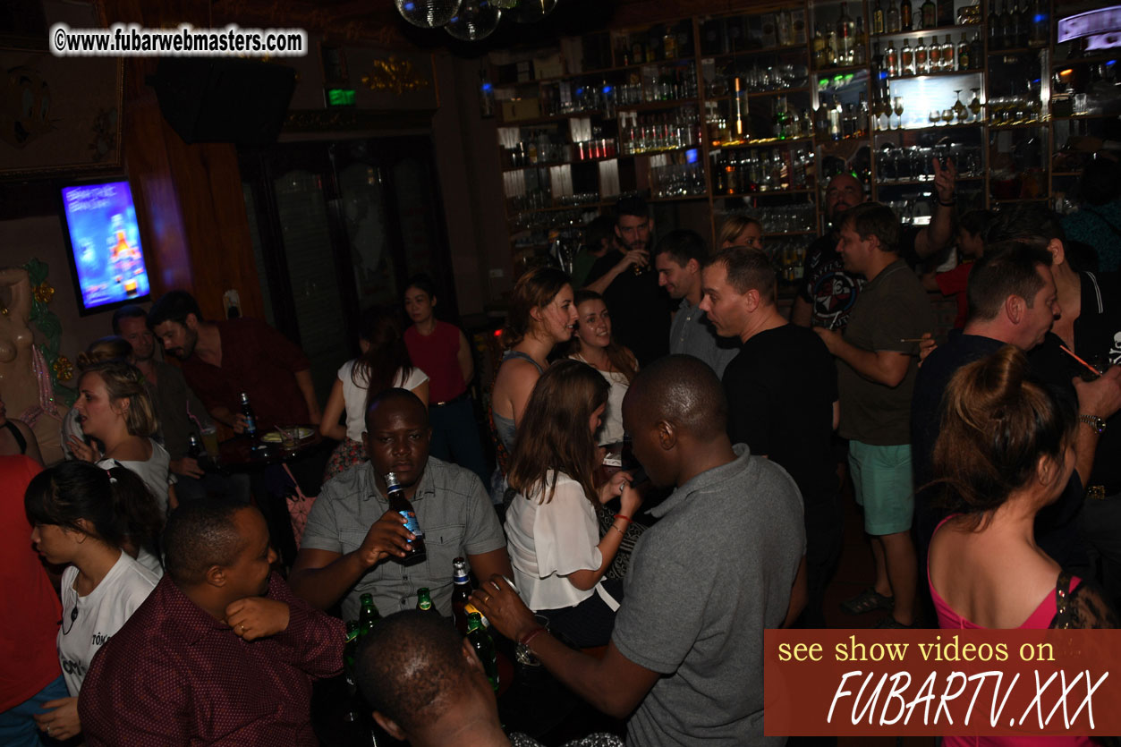 Toms Bar - beware of pickpockets