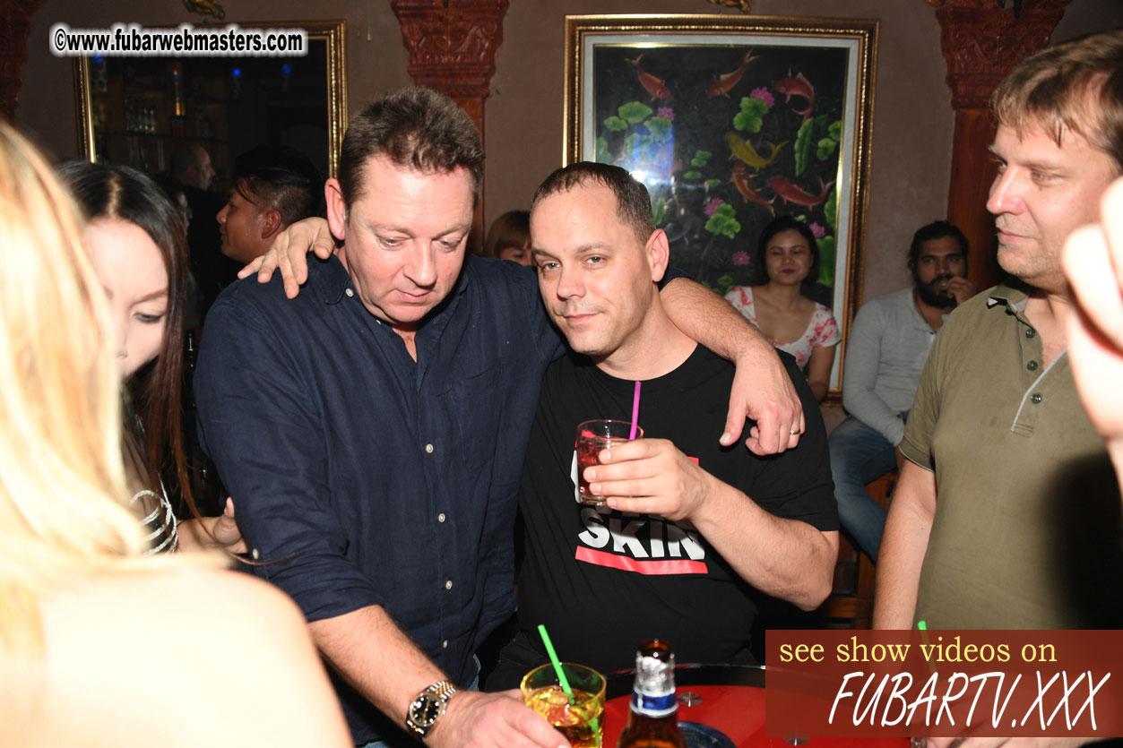 Toms Bar - beware of pickpockets