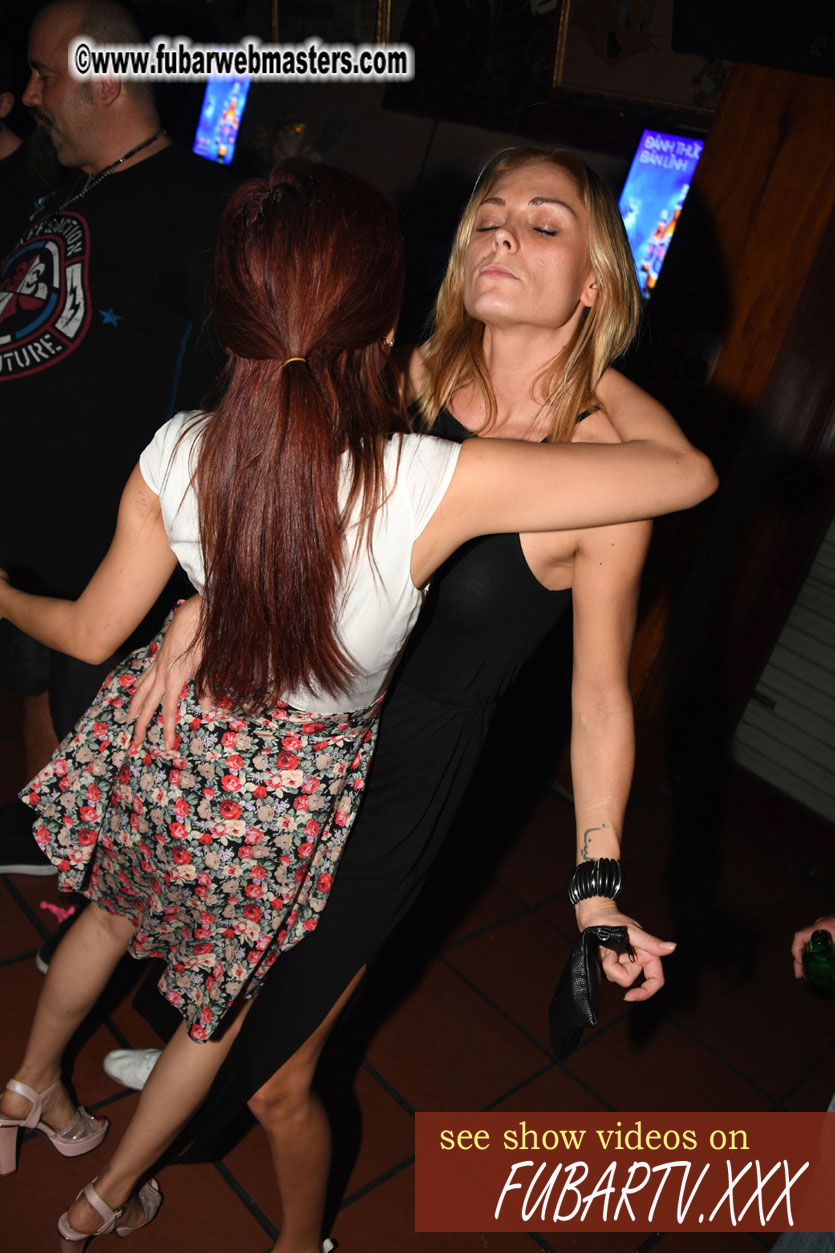 Toms Bar - beware of pickpockets