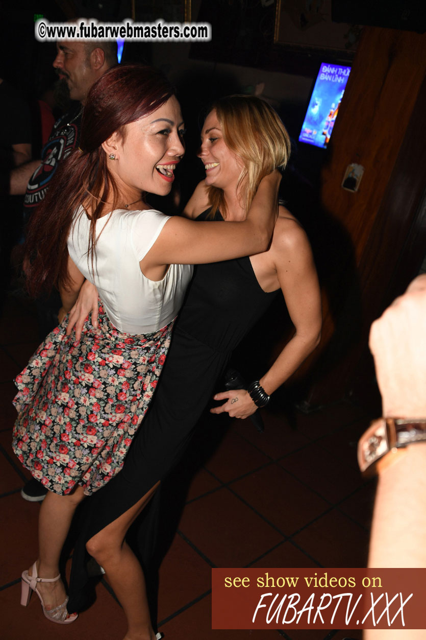 Toms Bar - beware of pickpockets