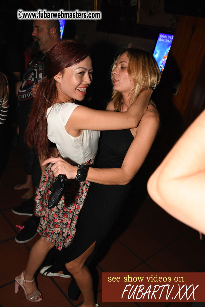 Toms Bar - beware of pickpockets