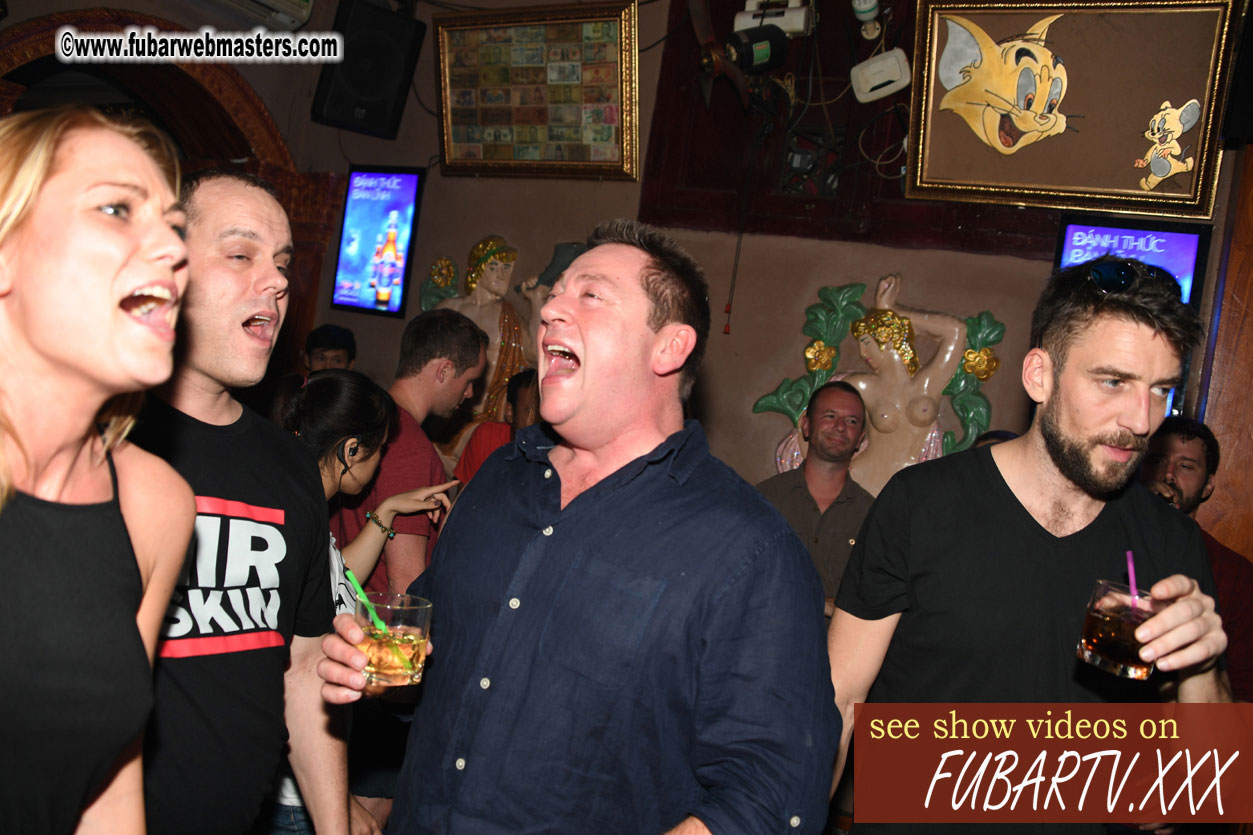 Toms Bar - beware of pickpockets