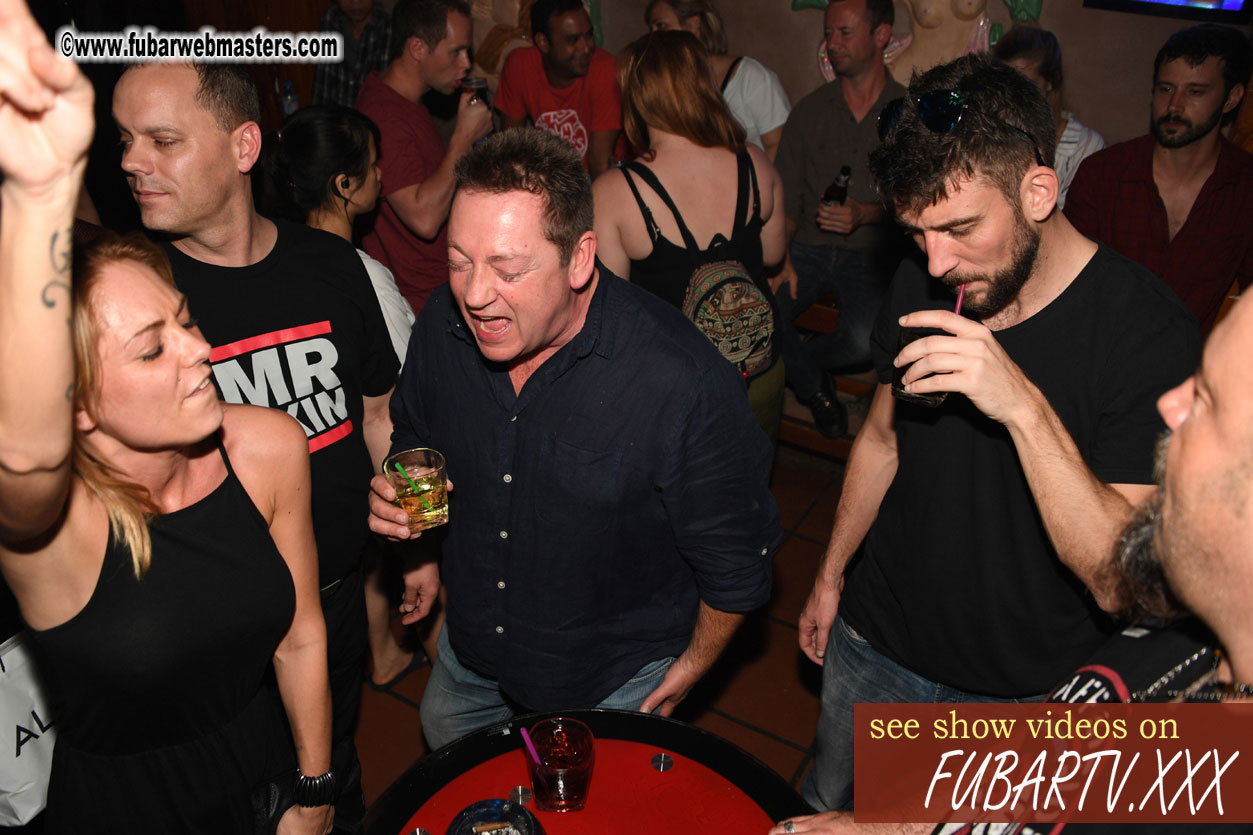 Toms Bar - beware of pickpockets