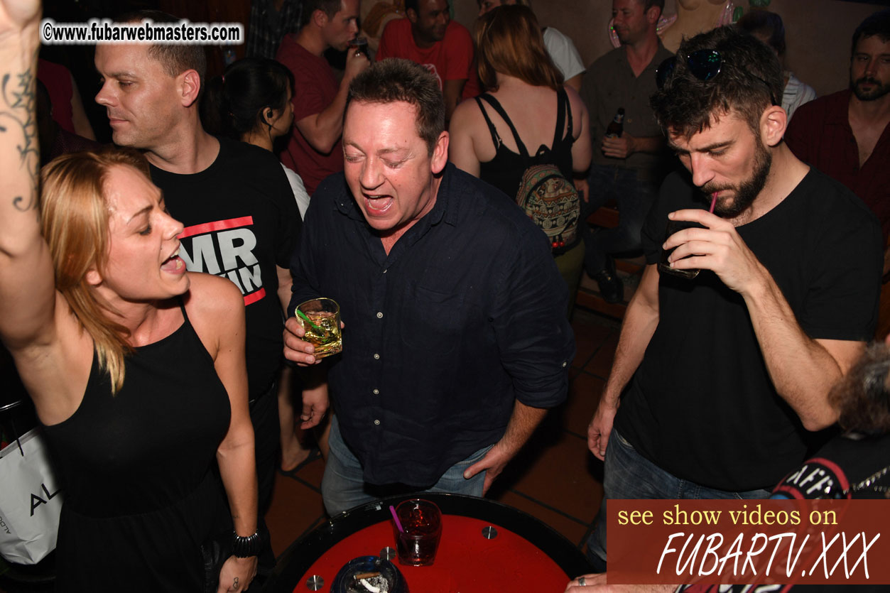 Toms Bar - beware of pickpockets