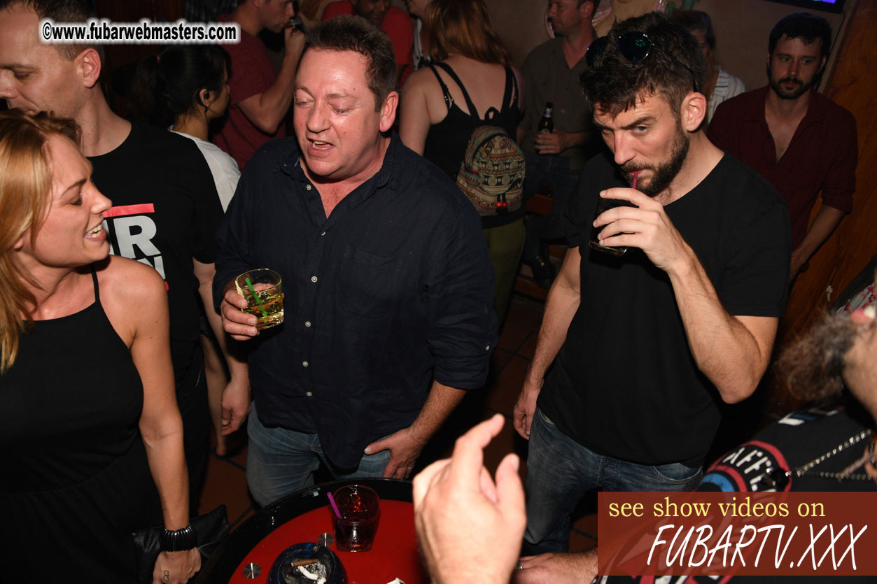 Toms Bar - beware of pickpockets