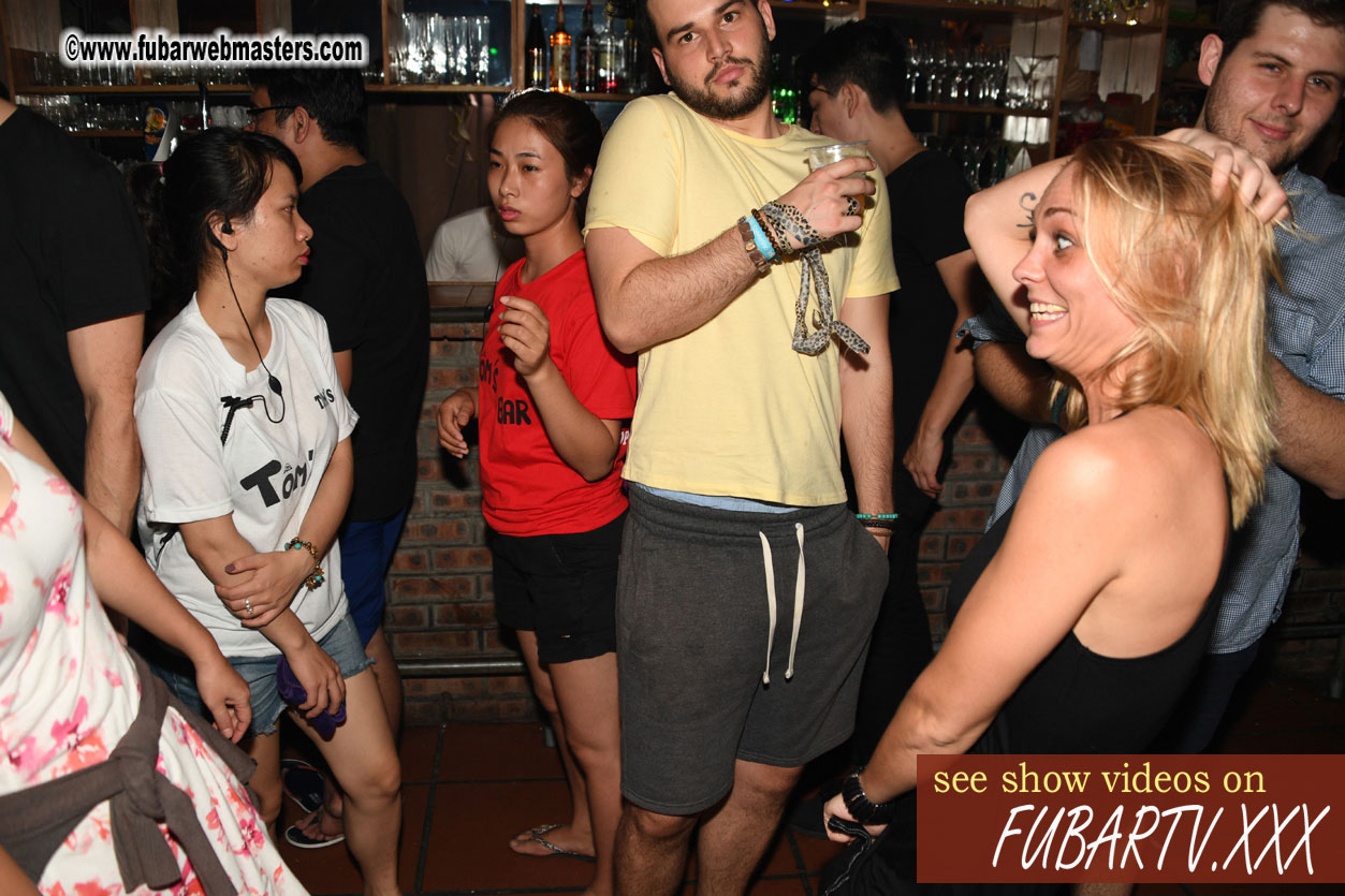 Toms Bar - beware of pickpockets