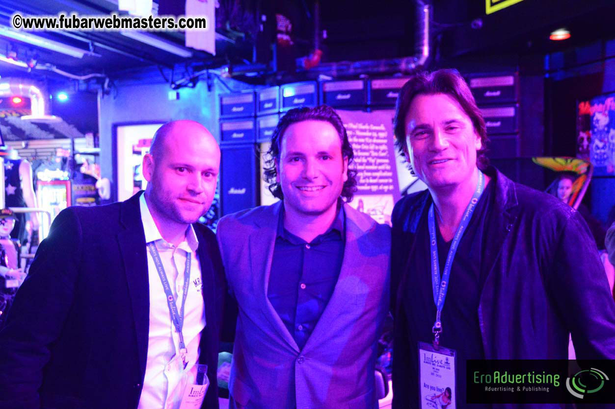 Mr Skin?ÇÖs Mini Golf