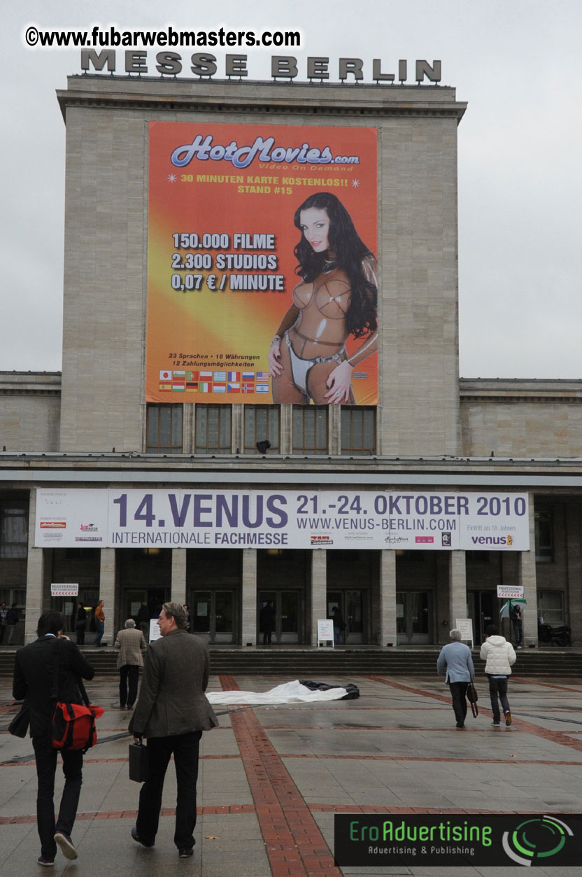 14.Venus showfloor Day 1